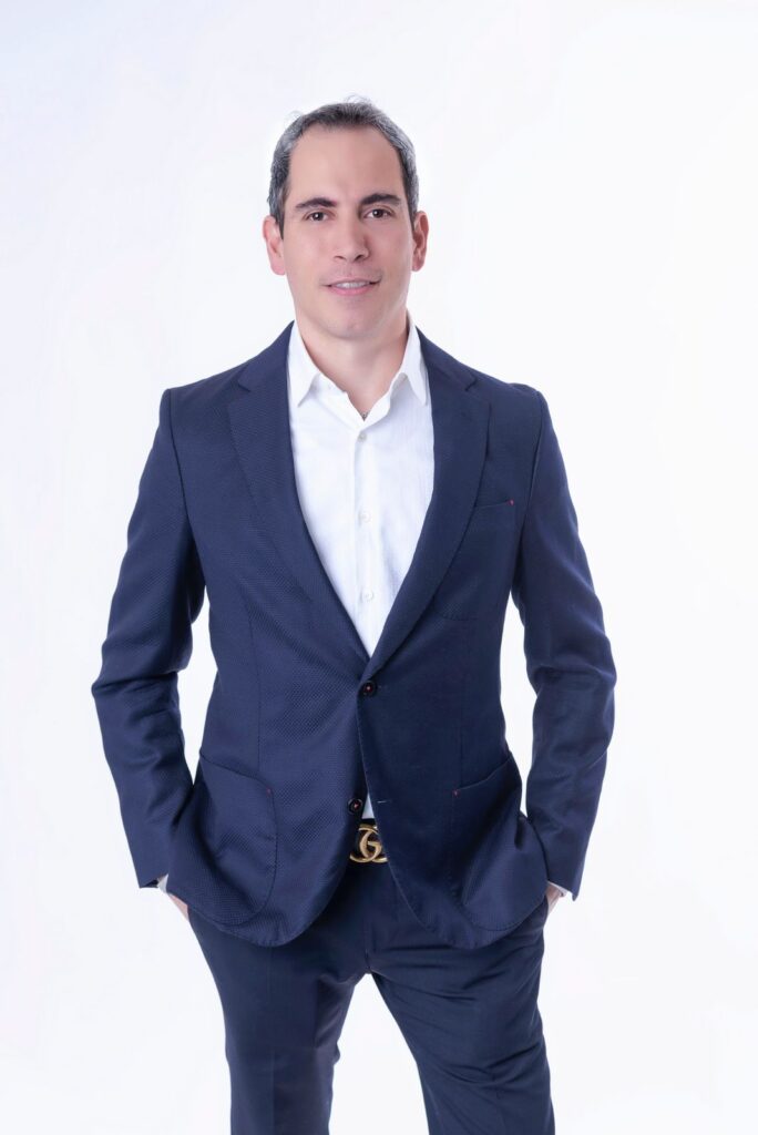 Víctor Arguelles Mora CEO Holos888